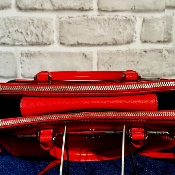 MCM Poppy Leather Elda Tote/Crossbody - Picture 11 of 17